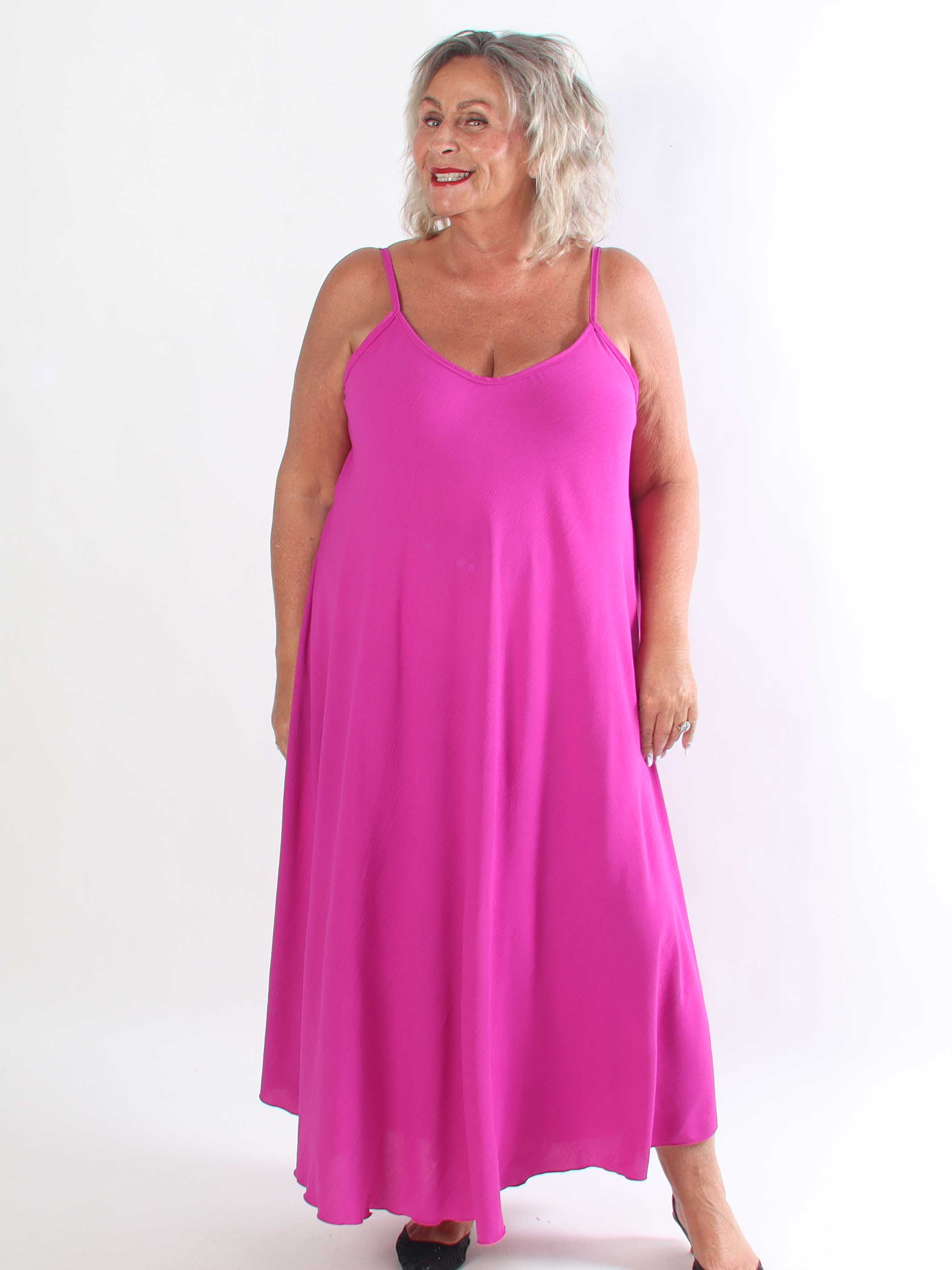 Marceline Long - Lang plus size stropkjole i viskose med A-facon